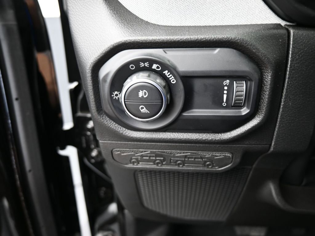 Used 2024 Jeep Gladiator Sport image 31