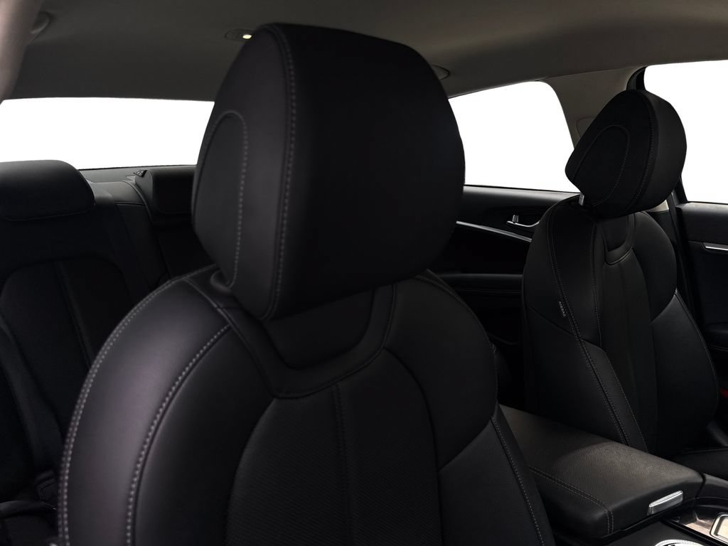 Used 2025 Genesis G70 2.5T RWD image 45