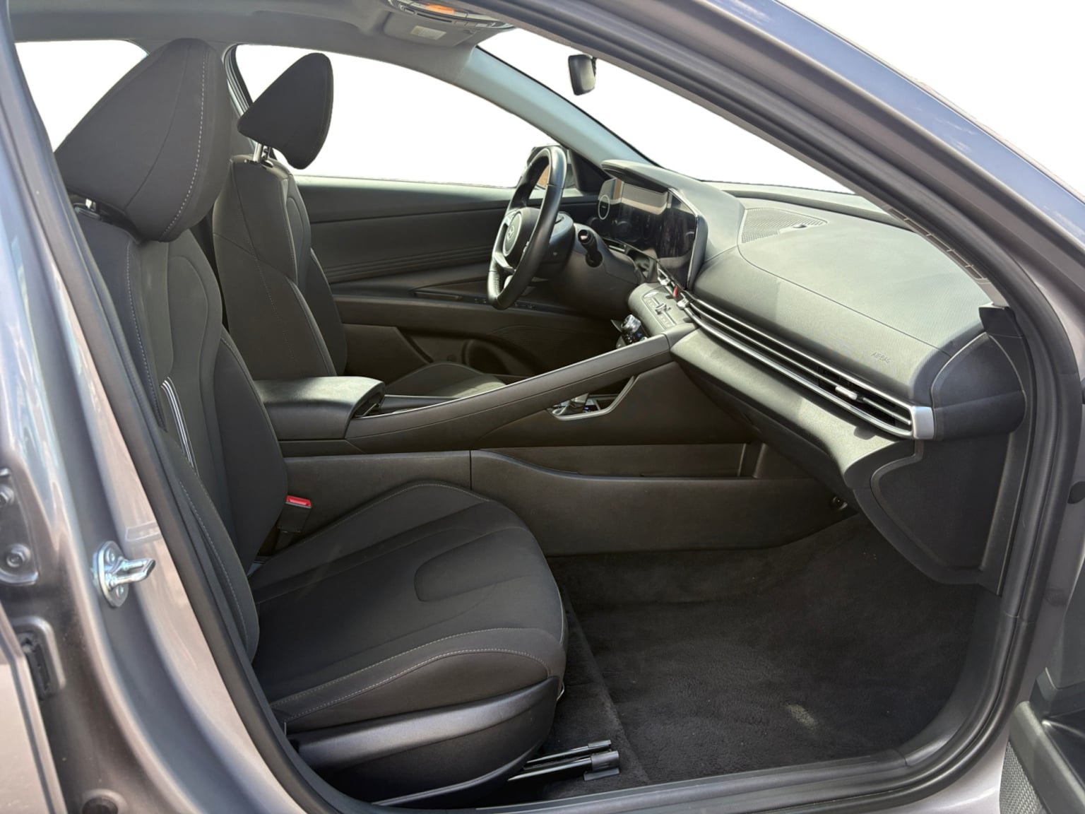 Used 2025 Hyundai Elantra SEL FWD image 18
