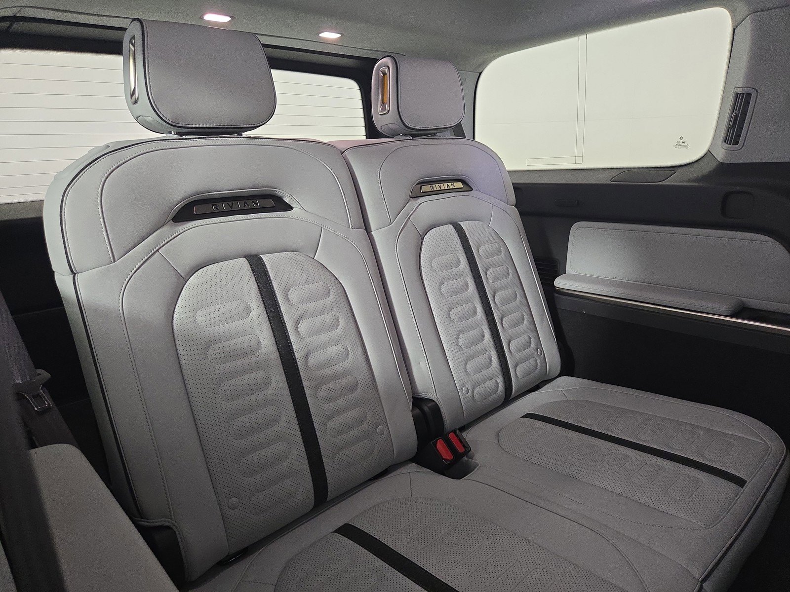 Used 2024 Rivian R1S Adventure image 25