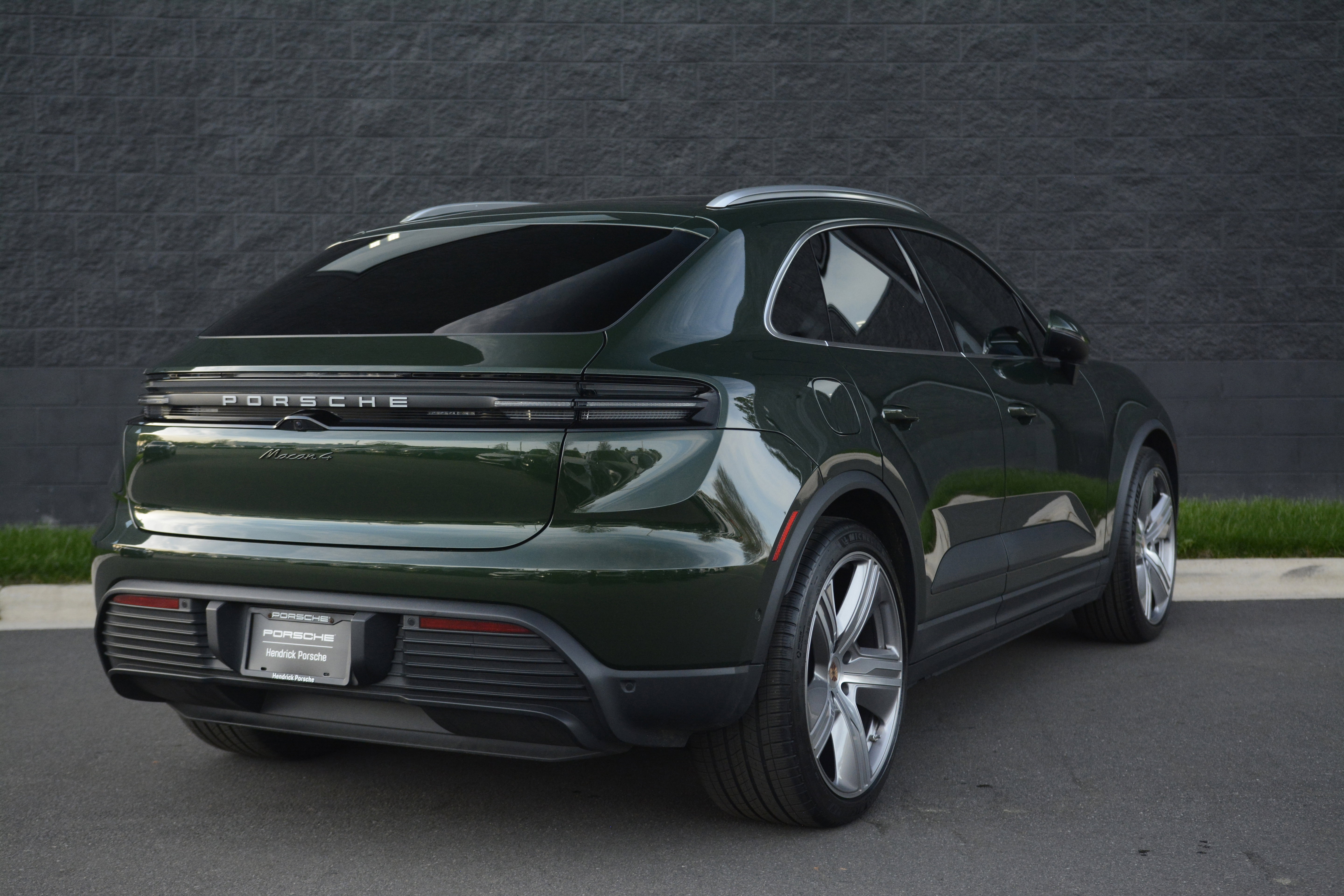 Certified 2025 Porsche Macan 4 Electric image 7