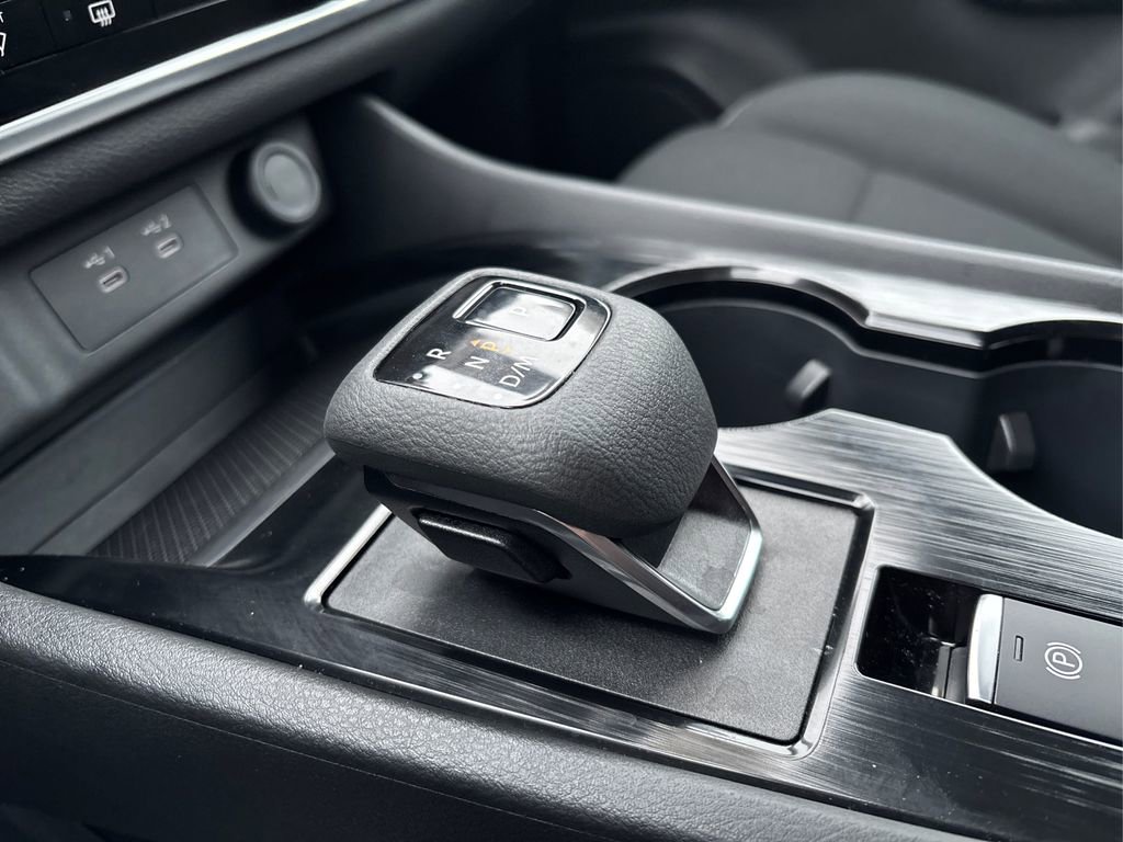 Certified 2025 Nissan Rogue S image 31