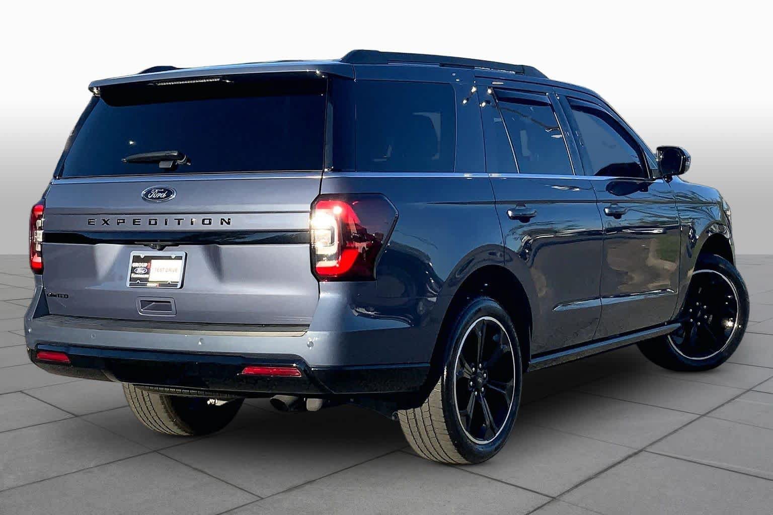 Used 2023 Ford Expedition Limited RWD image 13