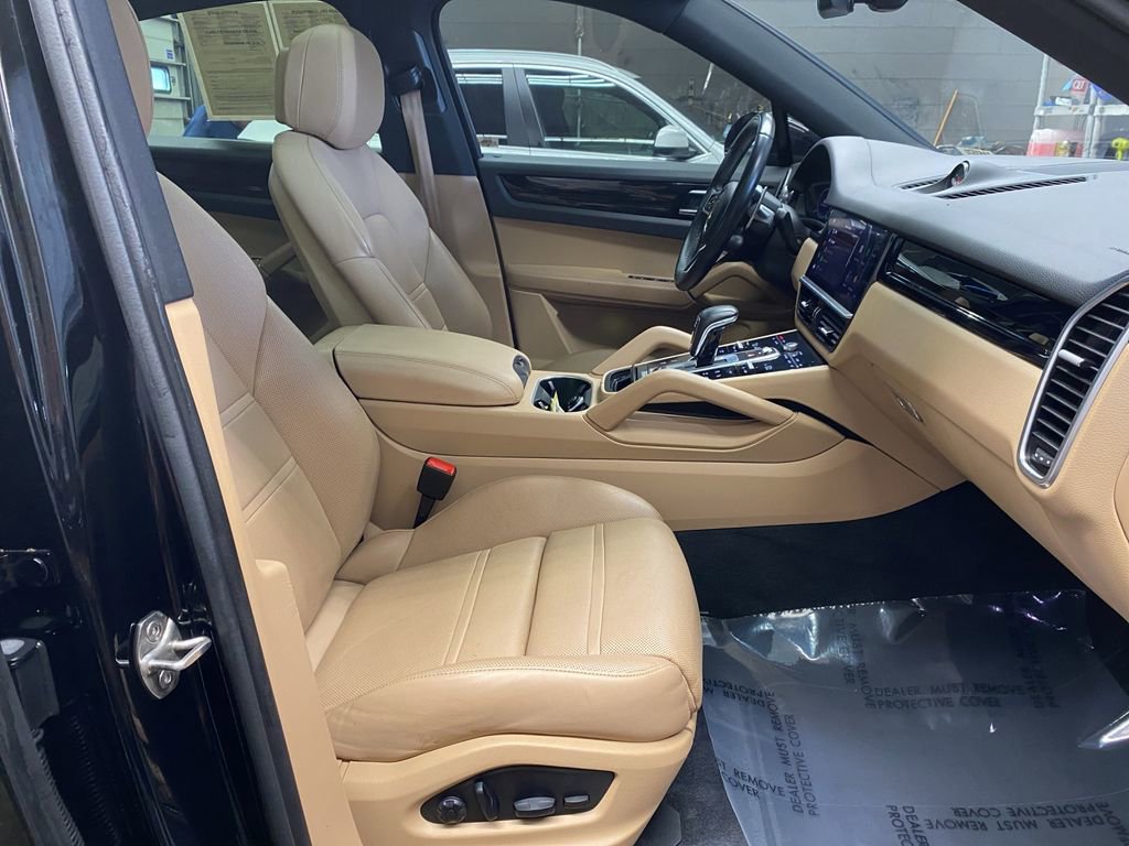 Used 2022 Porsche Cayenne E-Hybrid Coupe AWD/4WD image 30
