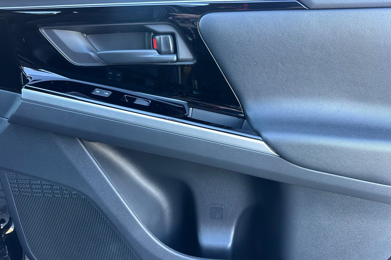 Used 2024 Toyota bZ4X Limited image 21