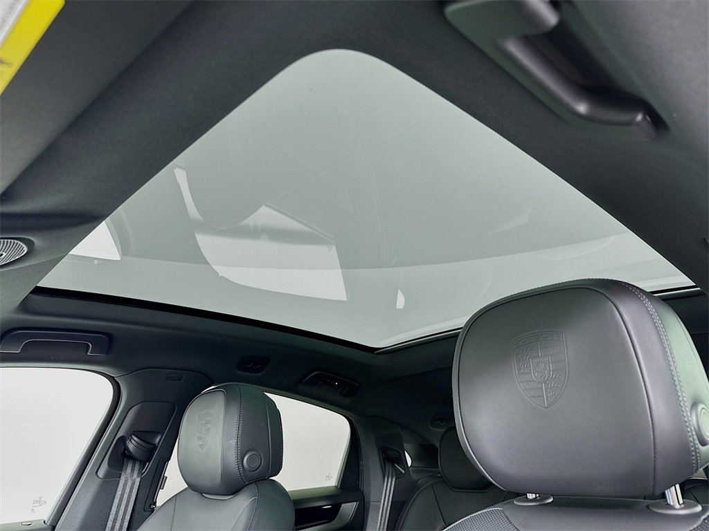 Certified 2025 Porsche Cayenne Coupe image 23