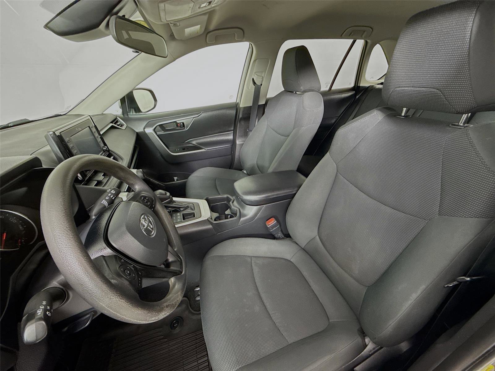 Used 2021 Toyota RAV4 LE image 5