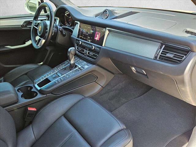 Used 2021 Porsche Macan Turbo image 23