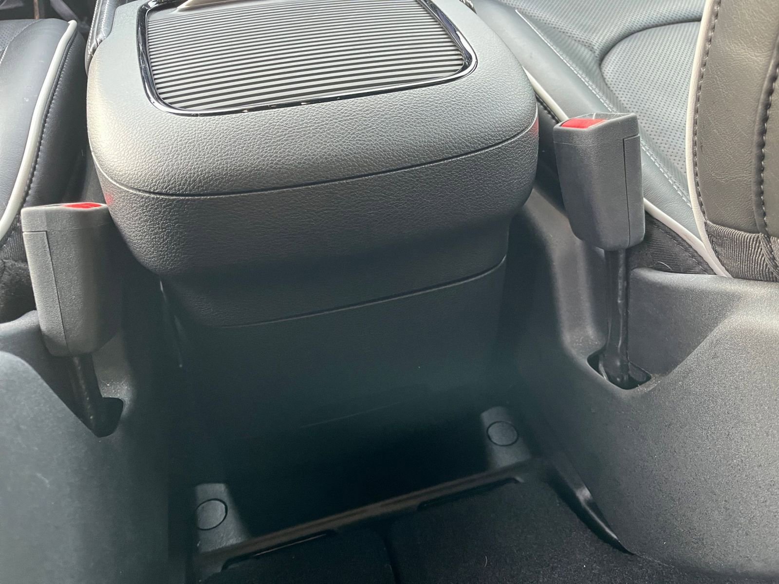 Used 2025 Chrysler Pacifica Limited image 25