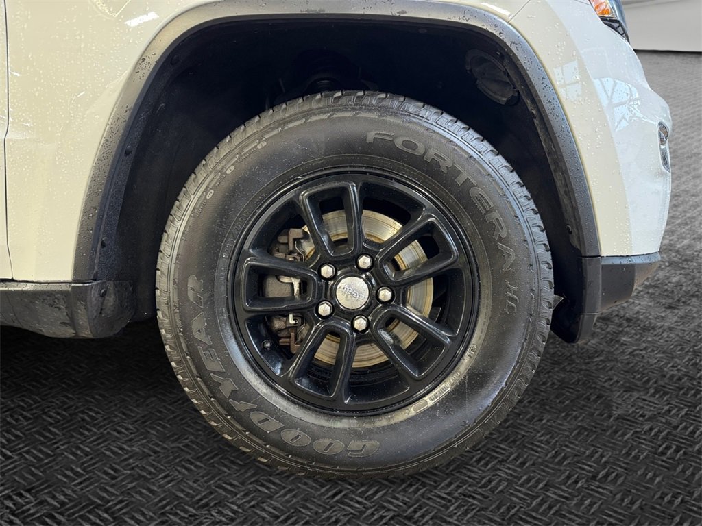 Used 2020 Jeep Grand Cherokee Laredo image 11