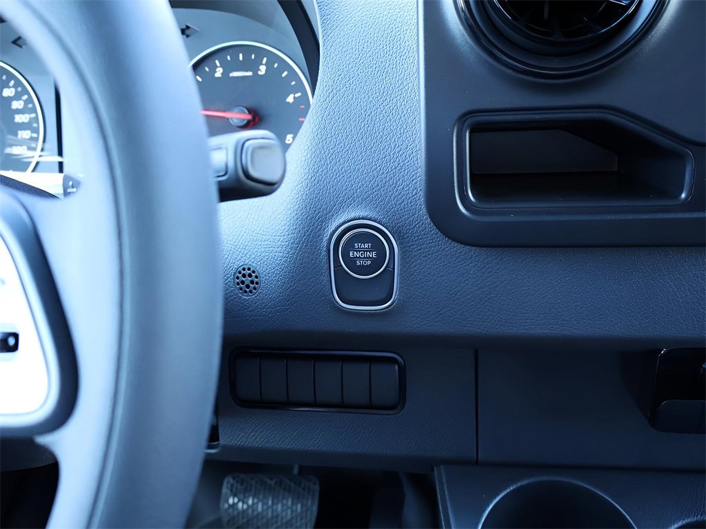 Used 2024 Mercedes-Benz Sprinter 3500 image 38