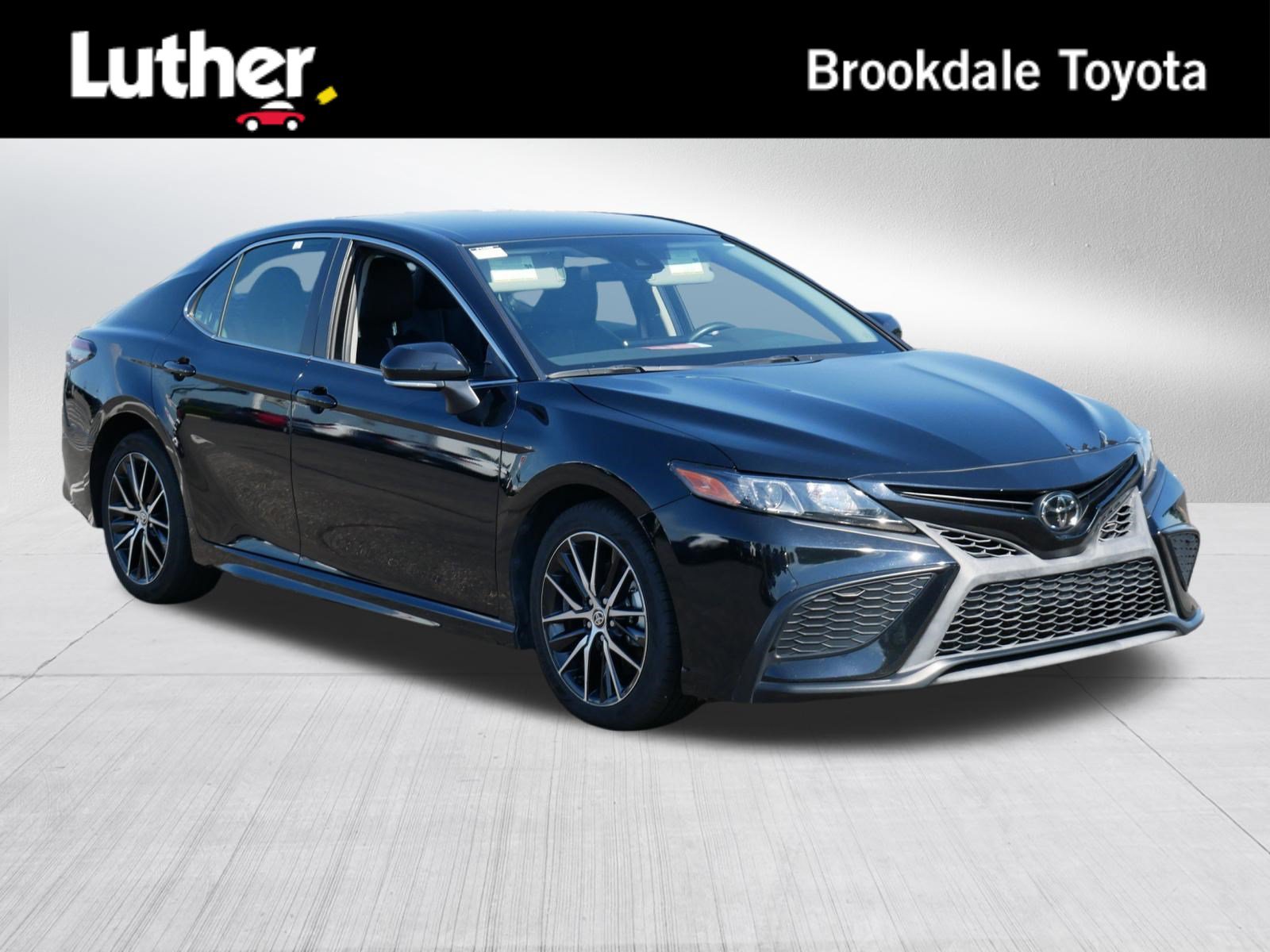 Certified 2024 Toyota Camry SE FWD image 1