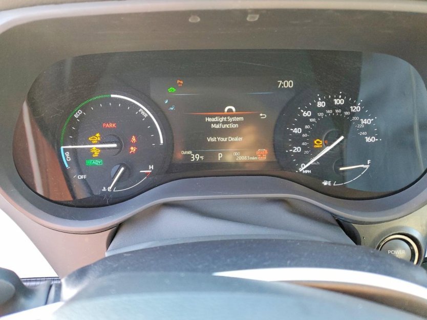 Used 2025 Toyota Sienna XLE image 8