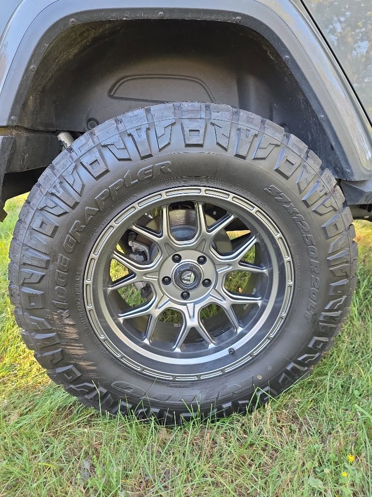 Used 2020 Jeep Wrangler Unlimited Sahara AWD/4WD image 11