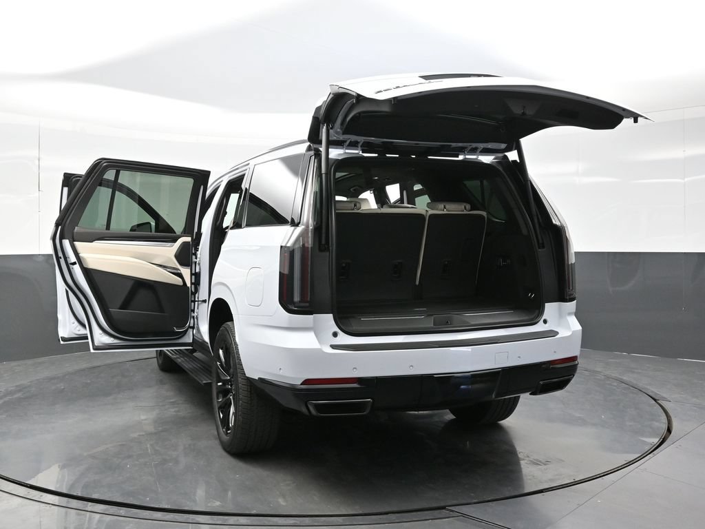 New 2026 Cadillac Escalade Sport w/ LPO, ONYX Package AWD/4WD image 39