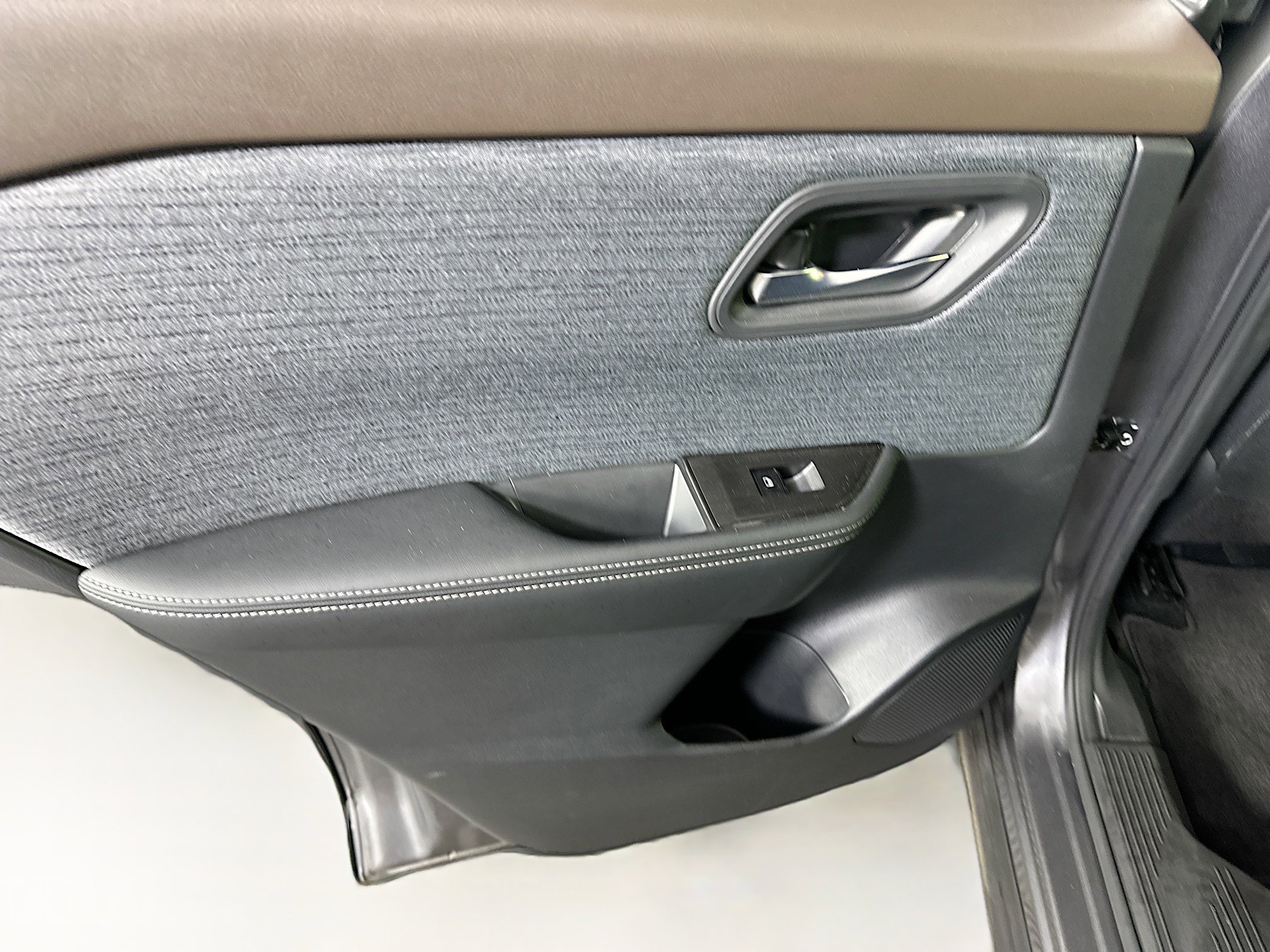 Used 2023 Nissan Rogue SV FWD image 25