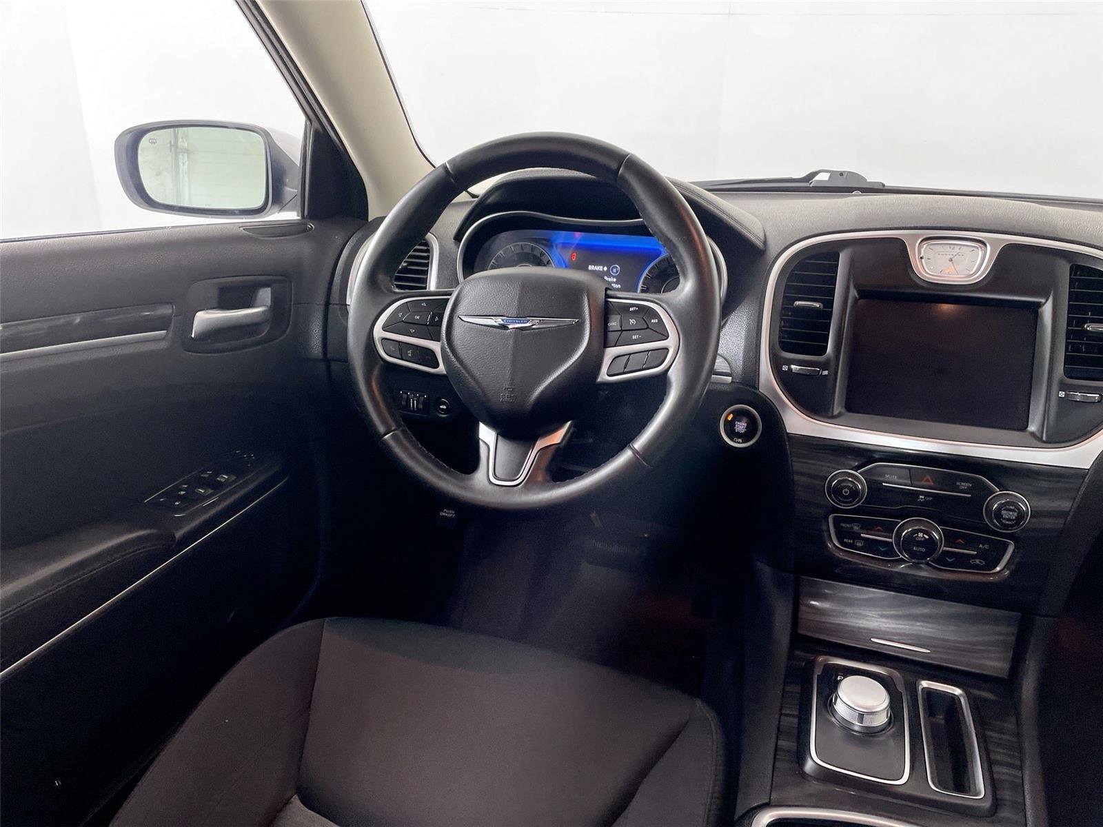 Used 2018 Chrysler 300 Touring image 22