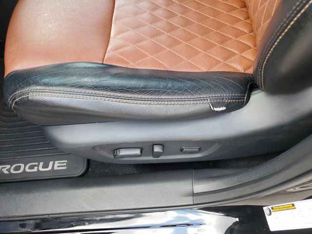 Used 2019 Nissan Rogue SV w/ Premium Package AWD/4WD image 18