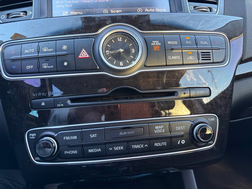 Used 2014 Kia Cadenza Premium w/ Technology Package FWD image 8