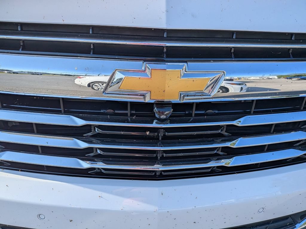 Used 2025 Chevrolet Suburban LT w/ Comfort Package AWD/4WD image 15