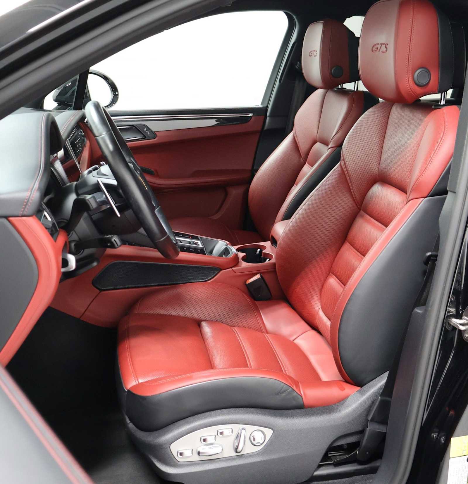 Certified 2023 Porsche Macan GTS AWD/4WD image 5