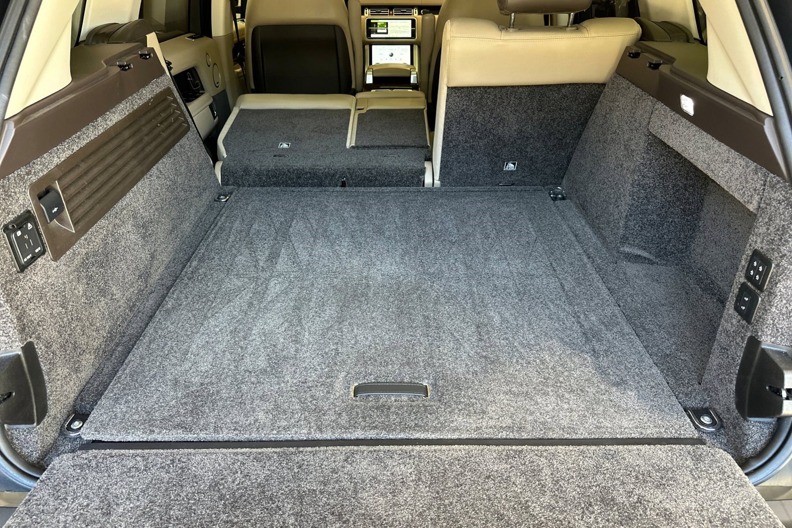 Used 2020 Land Rover Range Rover HSE image 33