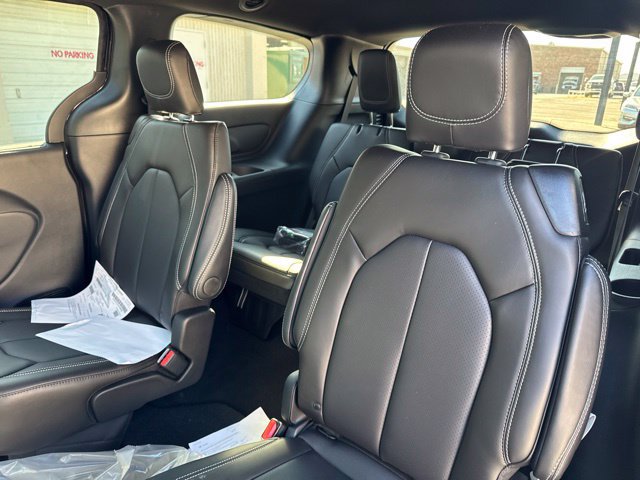 New 2027 Chrysler Pacifica LX FWD image 12