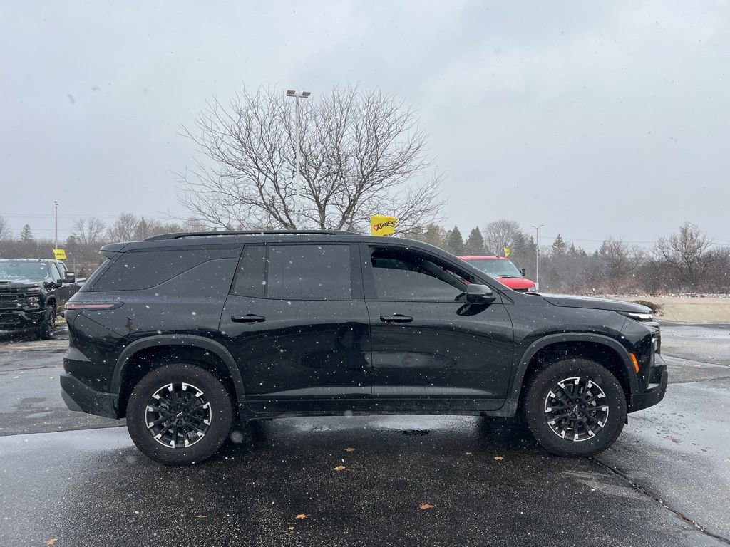 Used 2025 Chevrolet Traverse Z71 w/ Enhanced Driving Package image 3