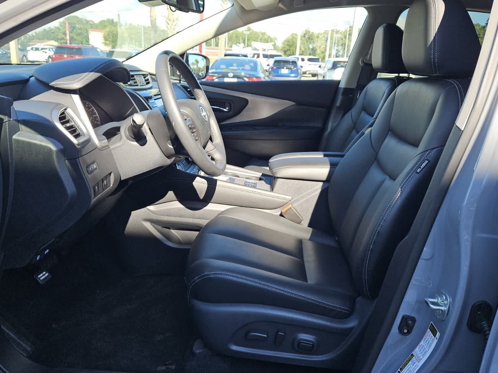Used 2023 Nissan Murano SV w/ SV Midnight Edition Package FWD image 3