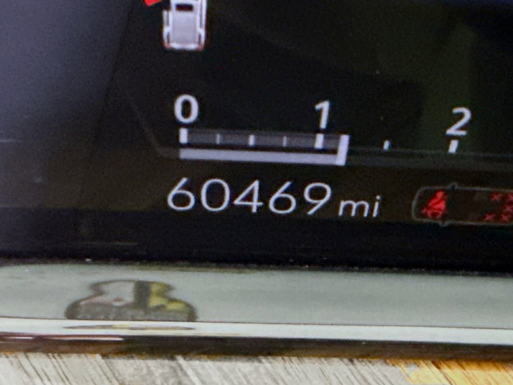 Used 2021 Cadillac Escalade Premium Luxury Platinum image 4