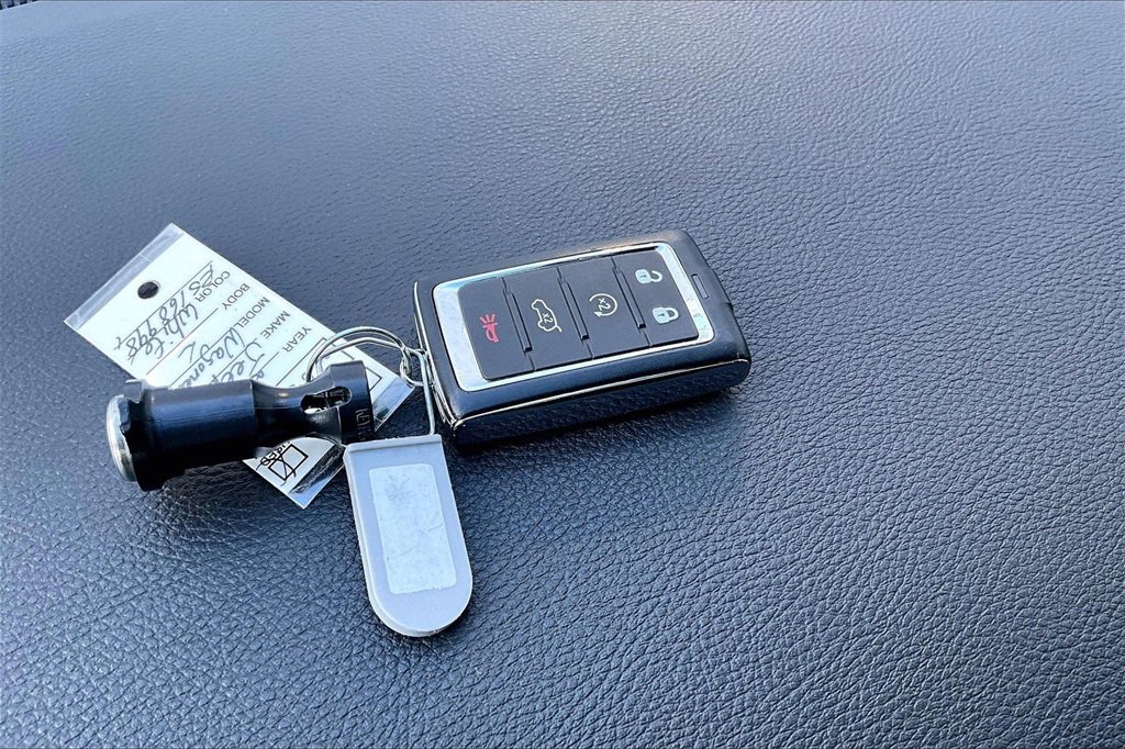 Used 2024 Jeep Wagoneer L Series II w/ Flexible Seating Group image 11