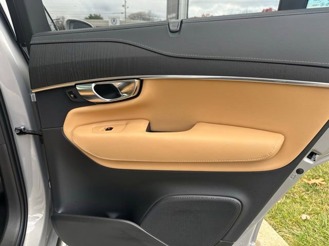 Used 2025 Volvo XC90 B6 Ultra w/ Protection Package image 27