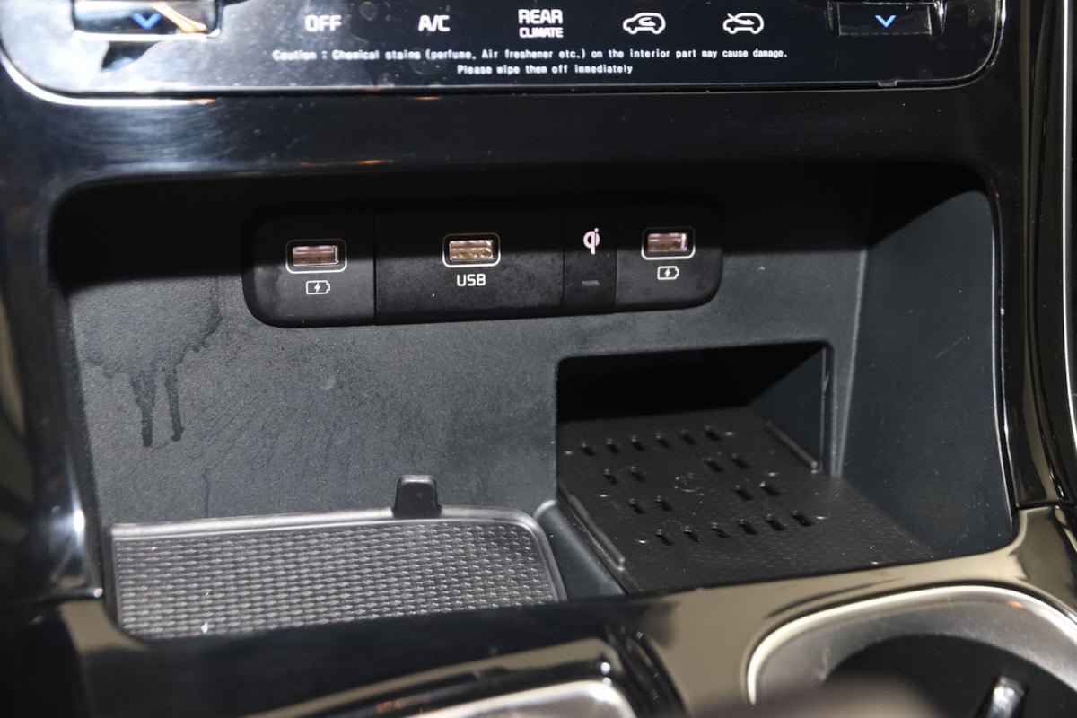 Used 2024 Kia Carnival EX FWD image 31