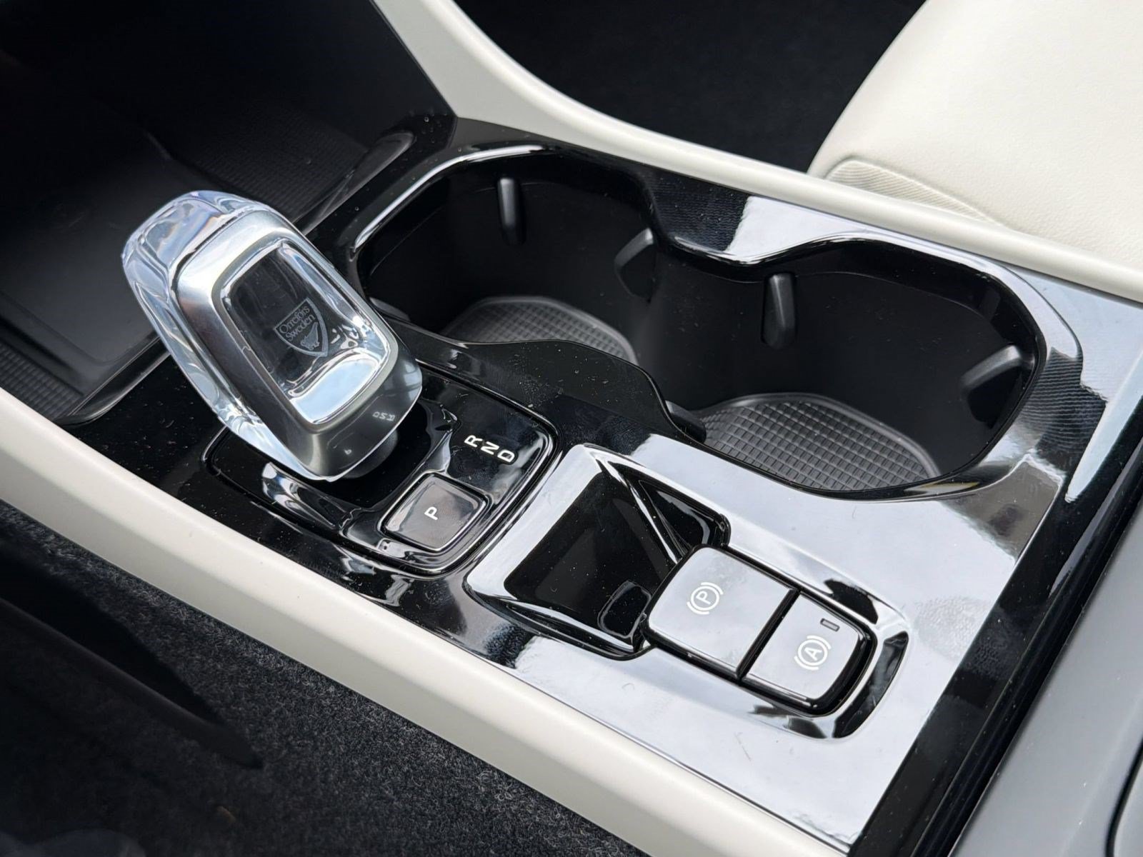 New 2026 Volvo XC40 B4 Plus w/ Climate Package FWD image 16