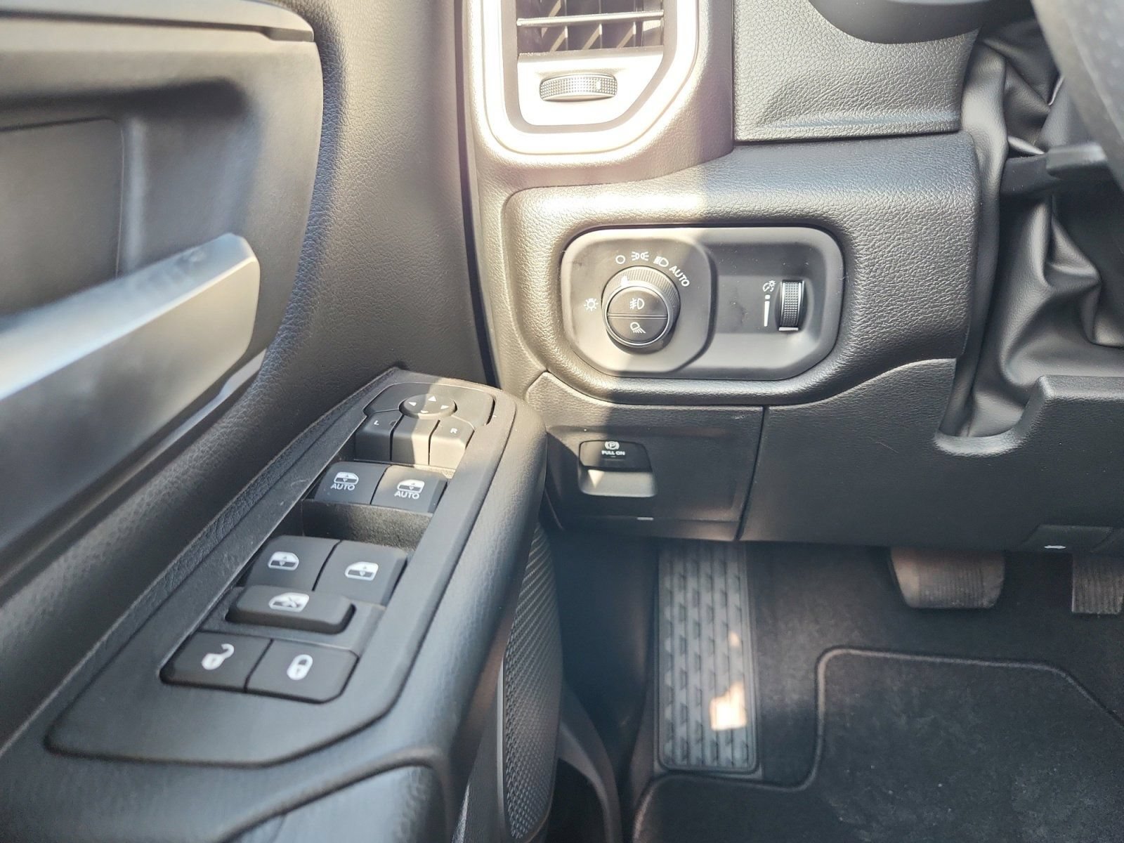 New 2026 RAM 1500 Express AWD/4WD image 18