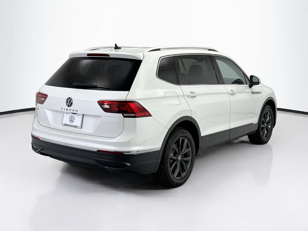 Used 2023 Volkswagen Tiguan SE w/ Panoramic Sunroof Package FWD image 5