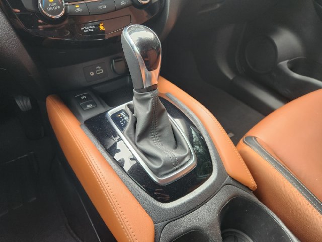Used 2018 Nissan Rogue SL w/ Premium Package FWD image 21