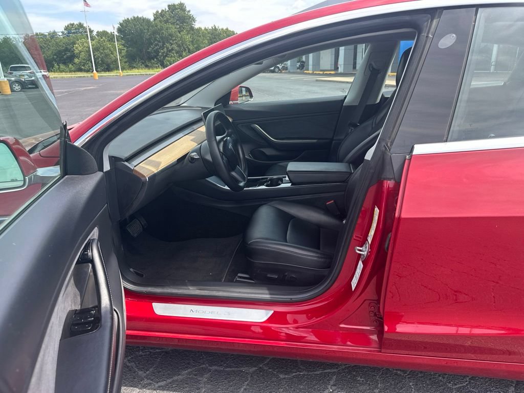 Used 2018 Tesla Model 3 Long Range RWD image 9