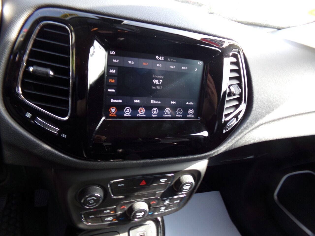 Used 2019 Jeep Compass Latitude AWD/4WD image 13
