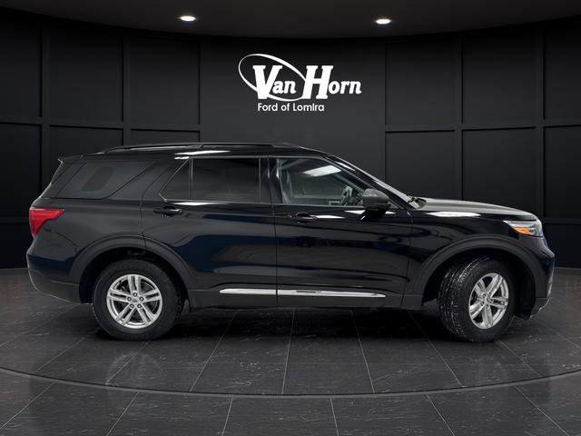 Used 2023 Ford Explorer XLT AWD/4WD image 2