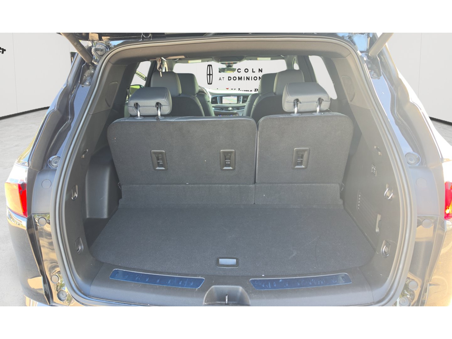 Used 2022 Buick Enclave Premium w/ LPO, Touring Package FWD image 24