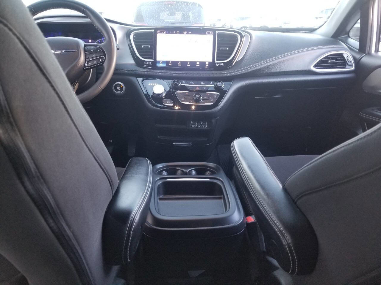 Certified 2023 Chrysler Pacifica Touring image 11