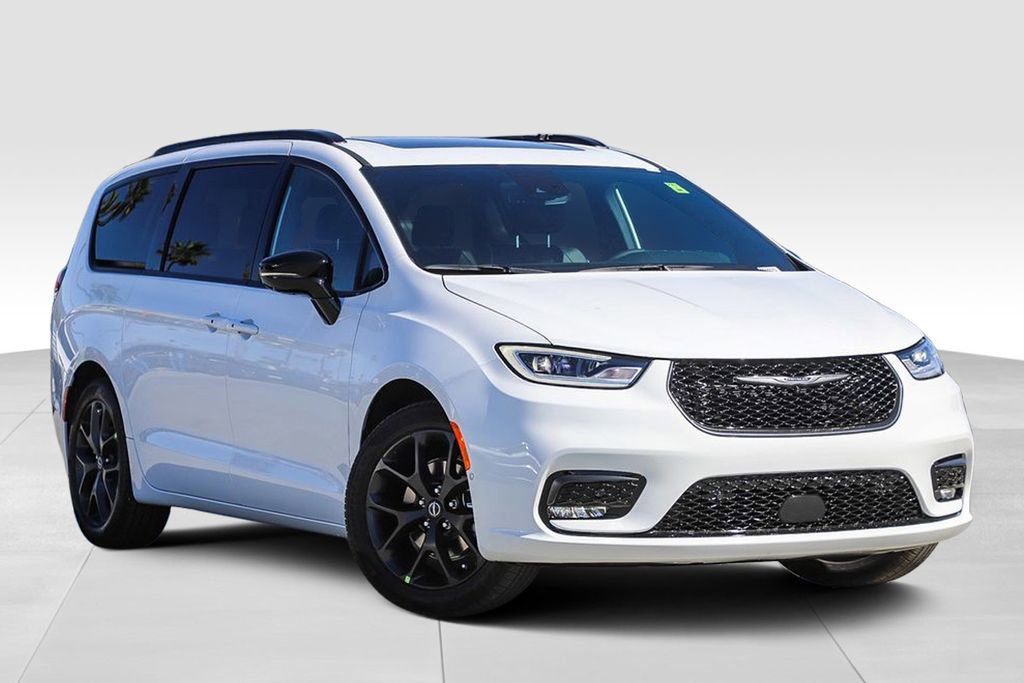New 2026 Chrysler Pacifica Limited image 2