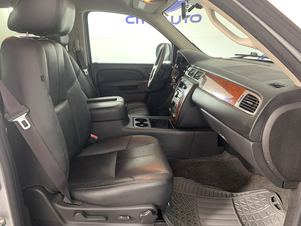 Used 2013 Chevrolet Suburban LT image 40