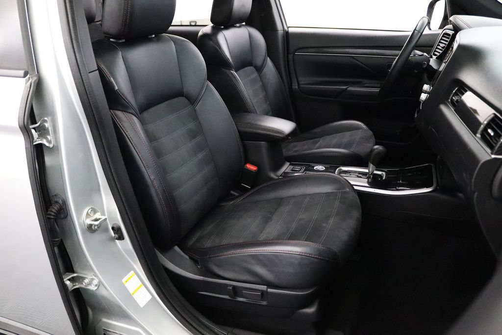 Used 2020 Mitsubishi Outlander LE AWD/4WD image 13