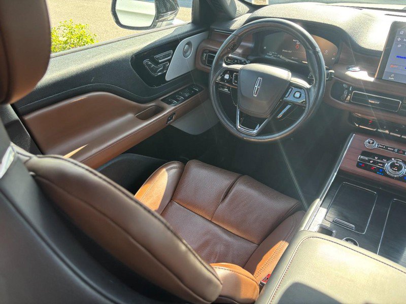 Certified 2022 Lincoln Aviator Reserve w/ Equipment Group 201A image 12