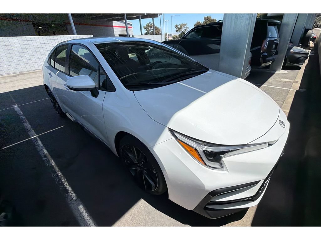 Used 2026 Toyota Corolla SE FWD image 2