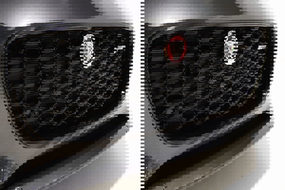 Used 2021 Jaguar F-TYPE R-Dynamic image 33