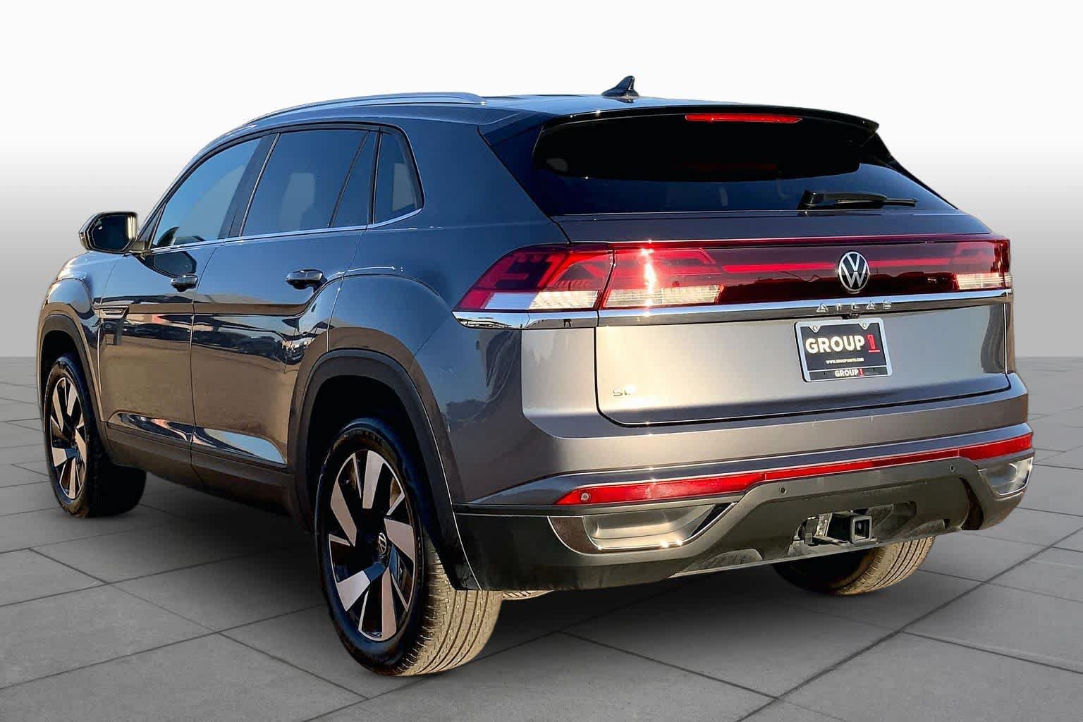 Used 2025 Volkswagen Atlas Cross Sport SE FWD image 12
