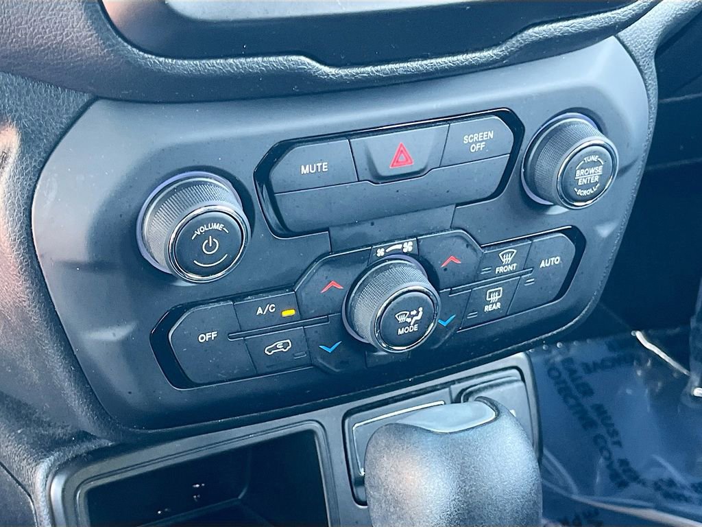 Certified 2019 Jeep Renegade Latitude w/ Popular Equipment Group FWD image 15